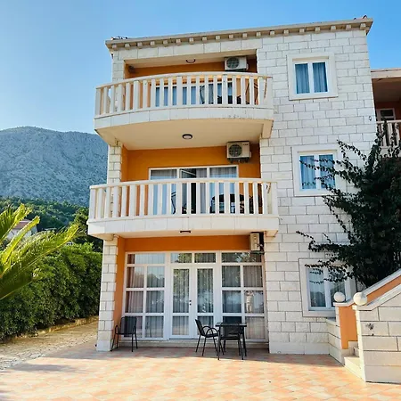 Iva Apartmanii *