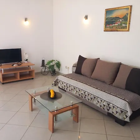 Iva Apartmanii *